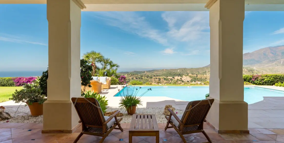 Sale of detached villa in Estepona 63