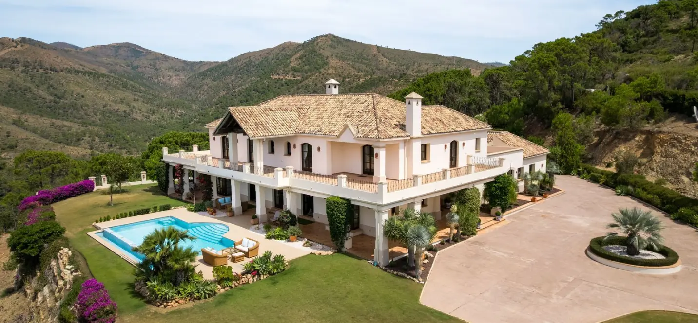 Sale of detached villa in Estepona 3