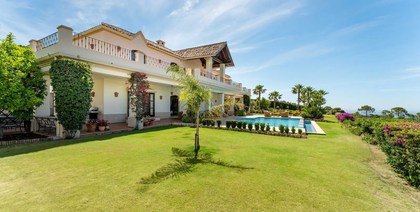Sale of detached villa in Estepona 5