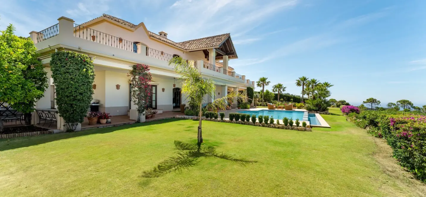 Sale of detached villa in Estepona 4