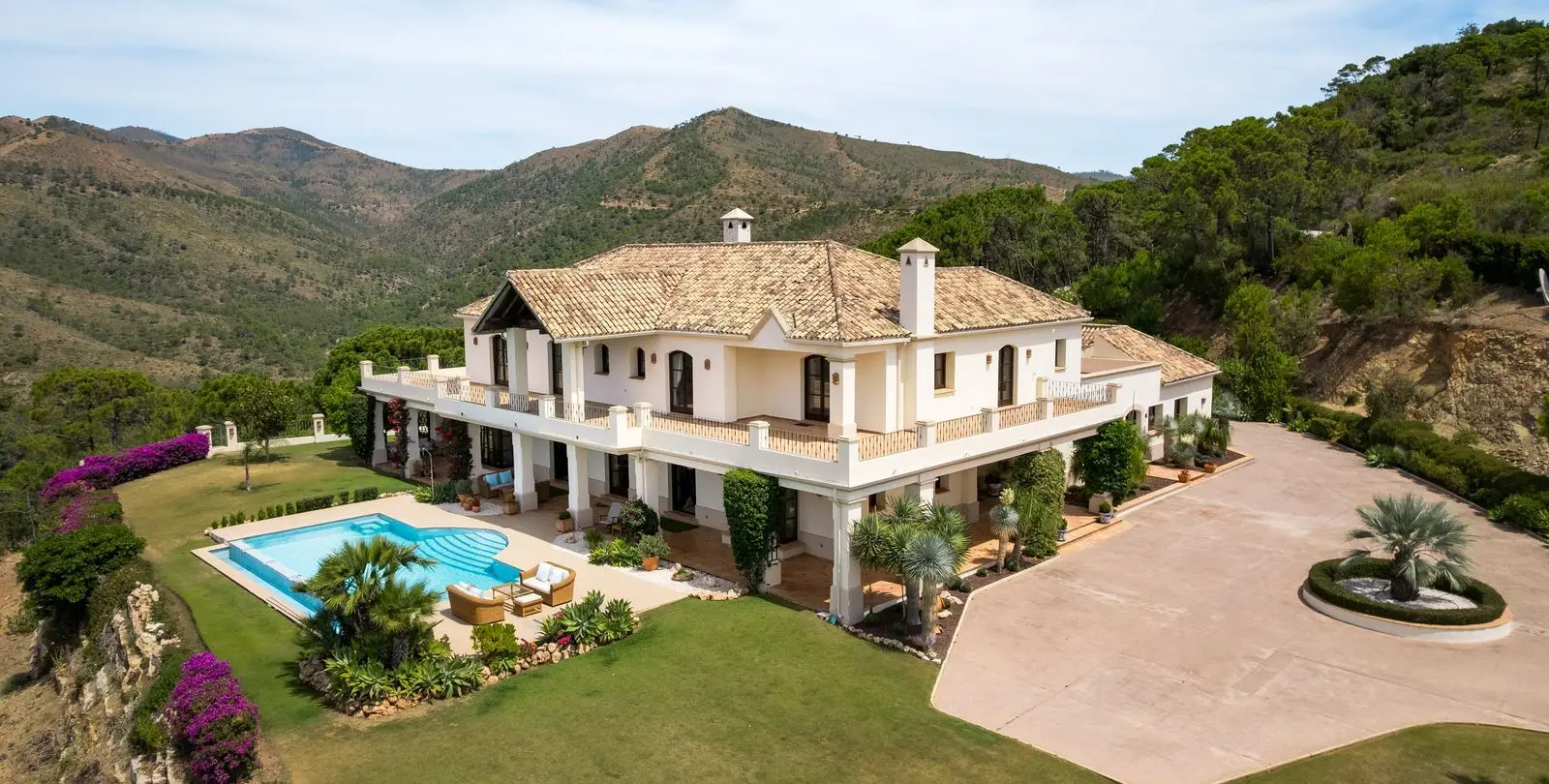 Sale of detached villa in Estepona 7