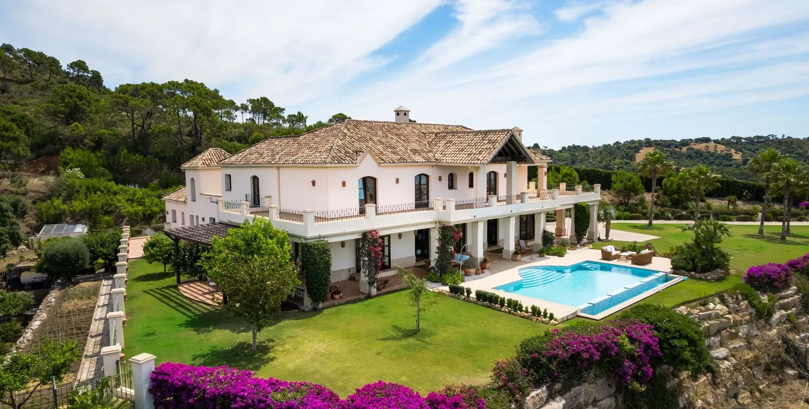 Sale of detached villa in Estepona 11
