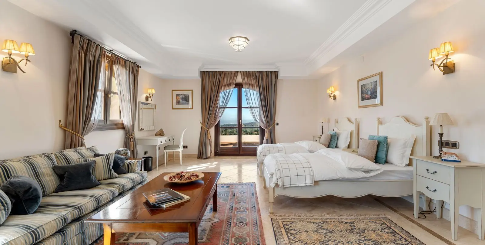 Sale of detached villa in Estepona 19