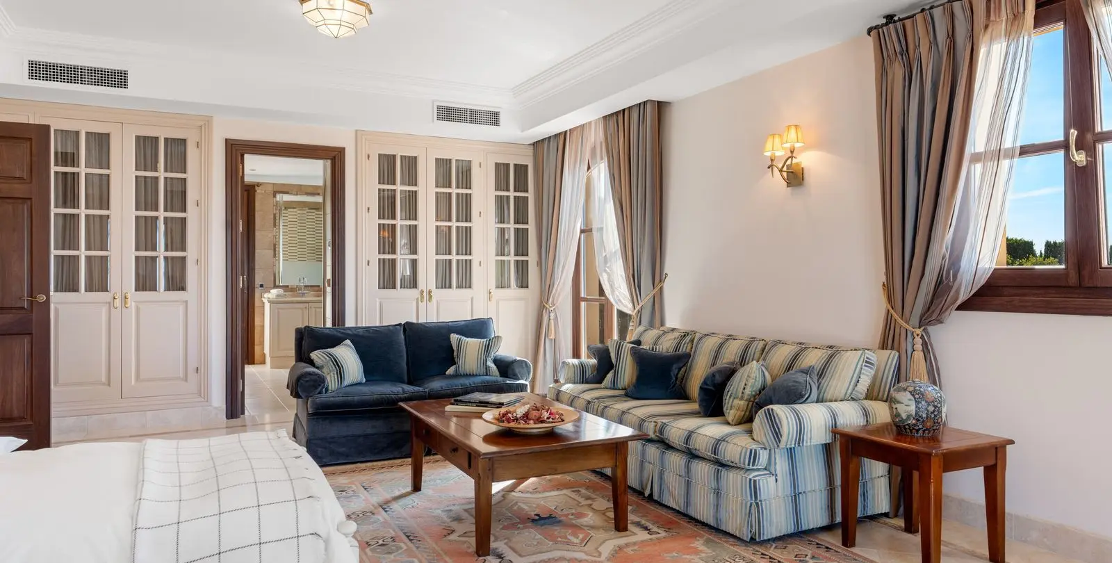 Sale of detached villa in Estepona 20