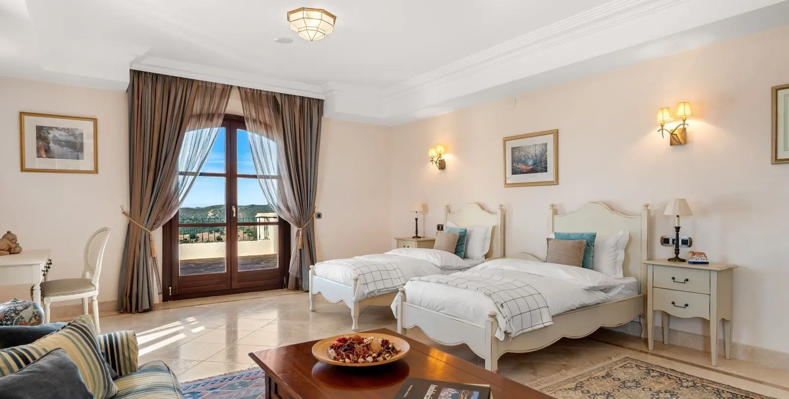 Sale of detached villa in Estepona 23