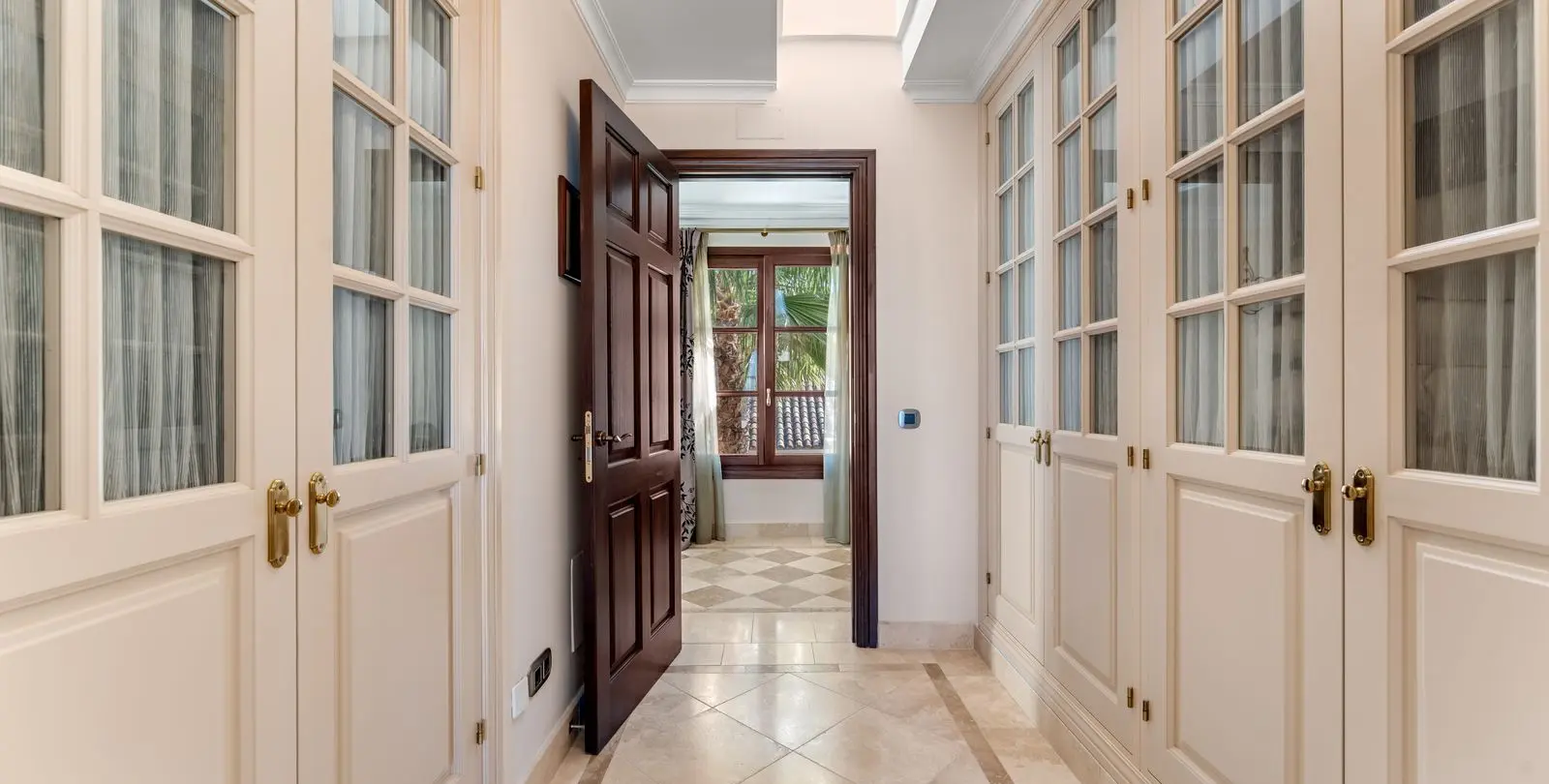 Sale of detached villa in Estepona 29