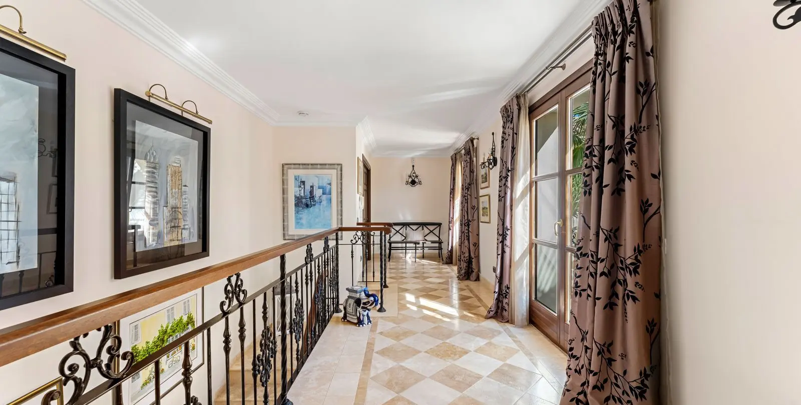 Sale of detached villa in Estepona 30