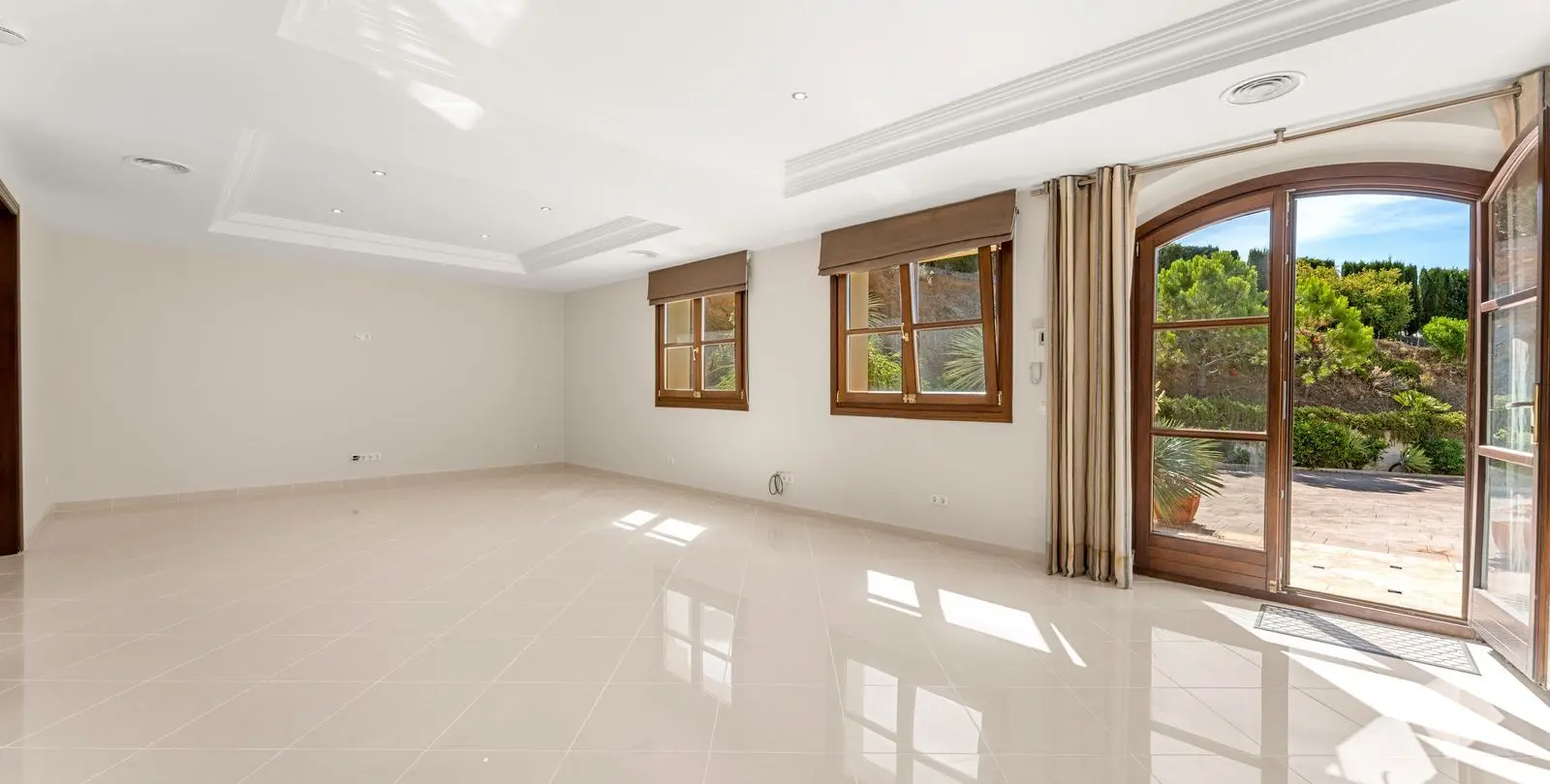 Sale of detached villa in Estepona 40