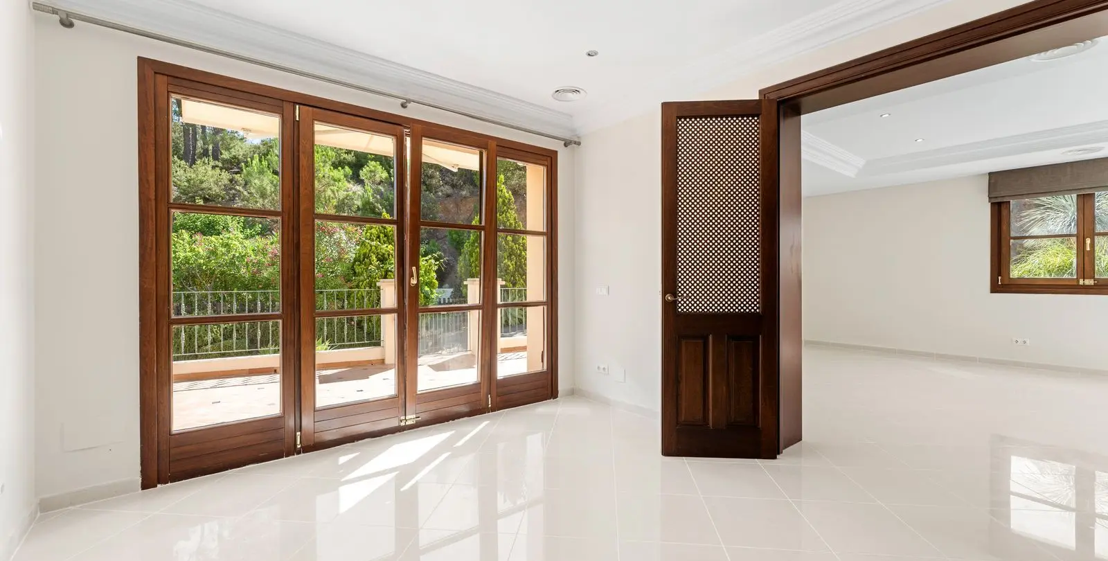 Sale of detached villa in Estepona 42
