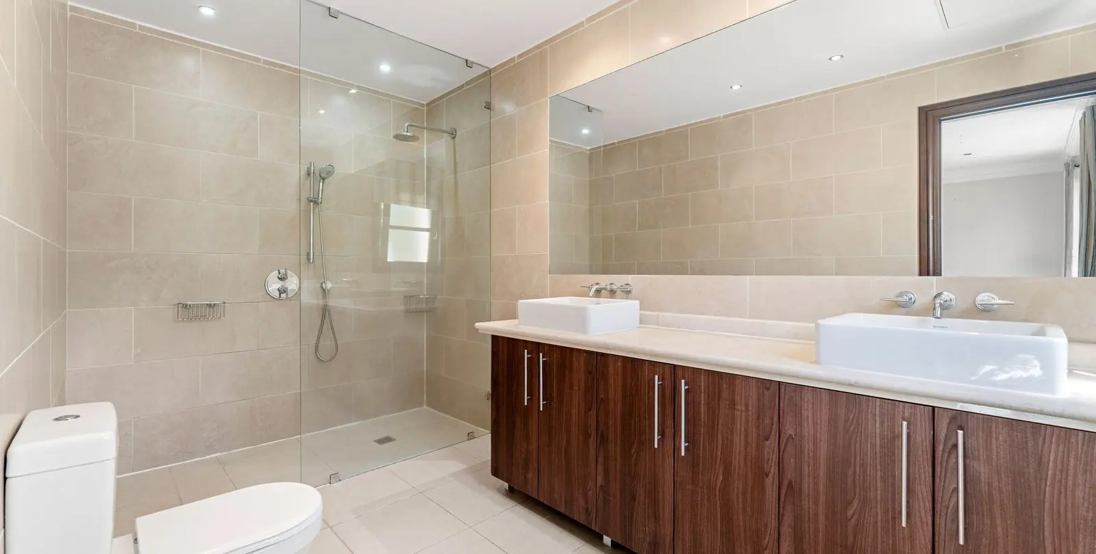 Sale of detached villa in Estepona 44