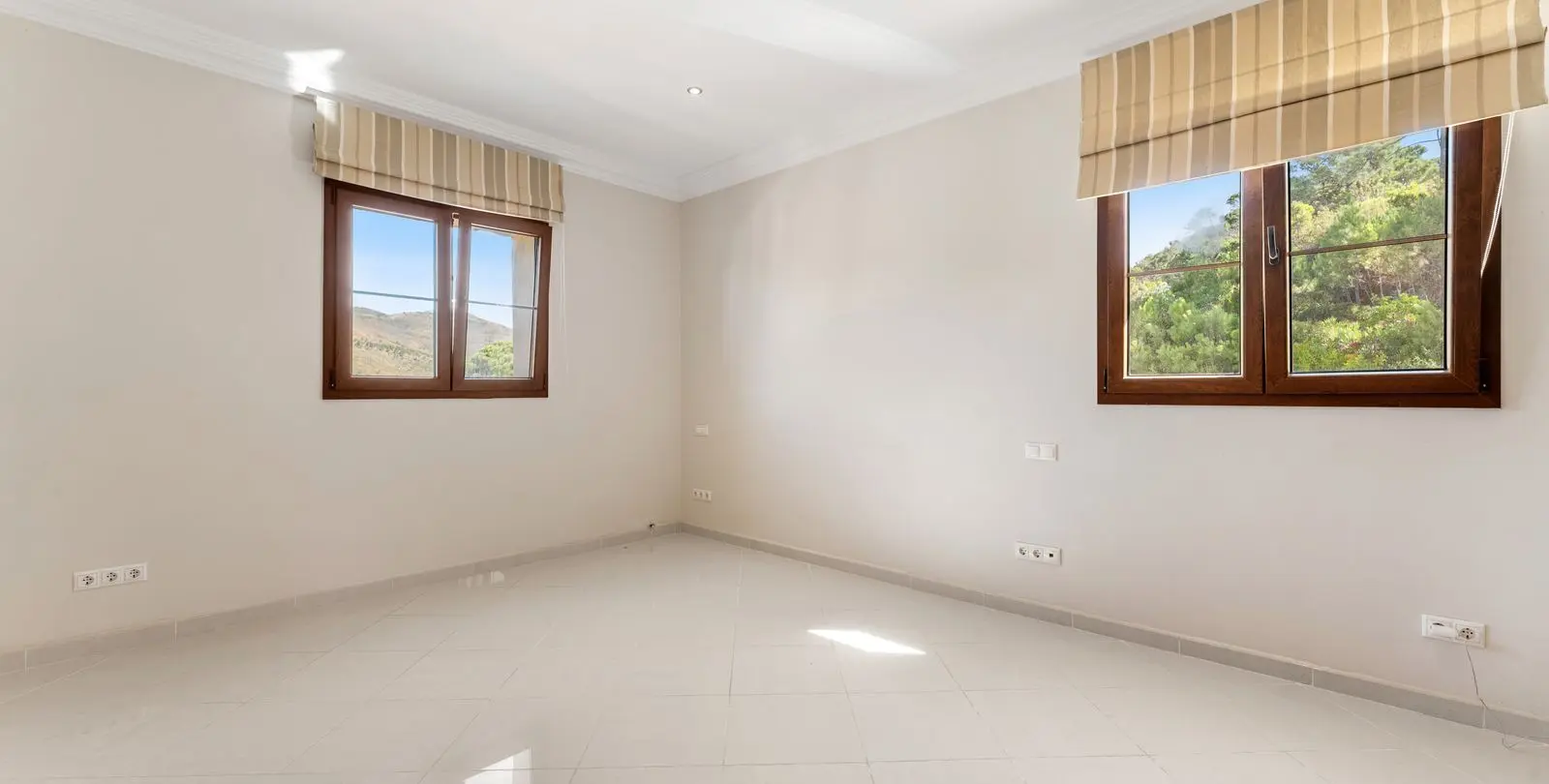 Sale of detached villa in Estepona 45