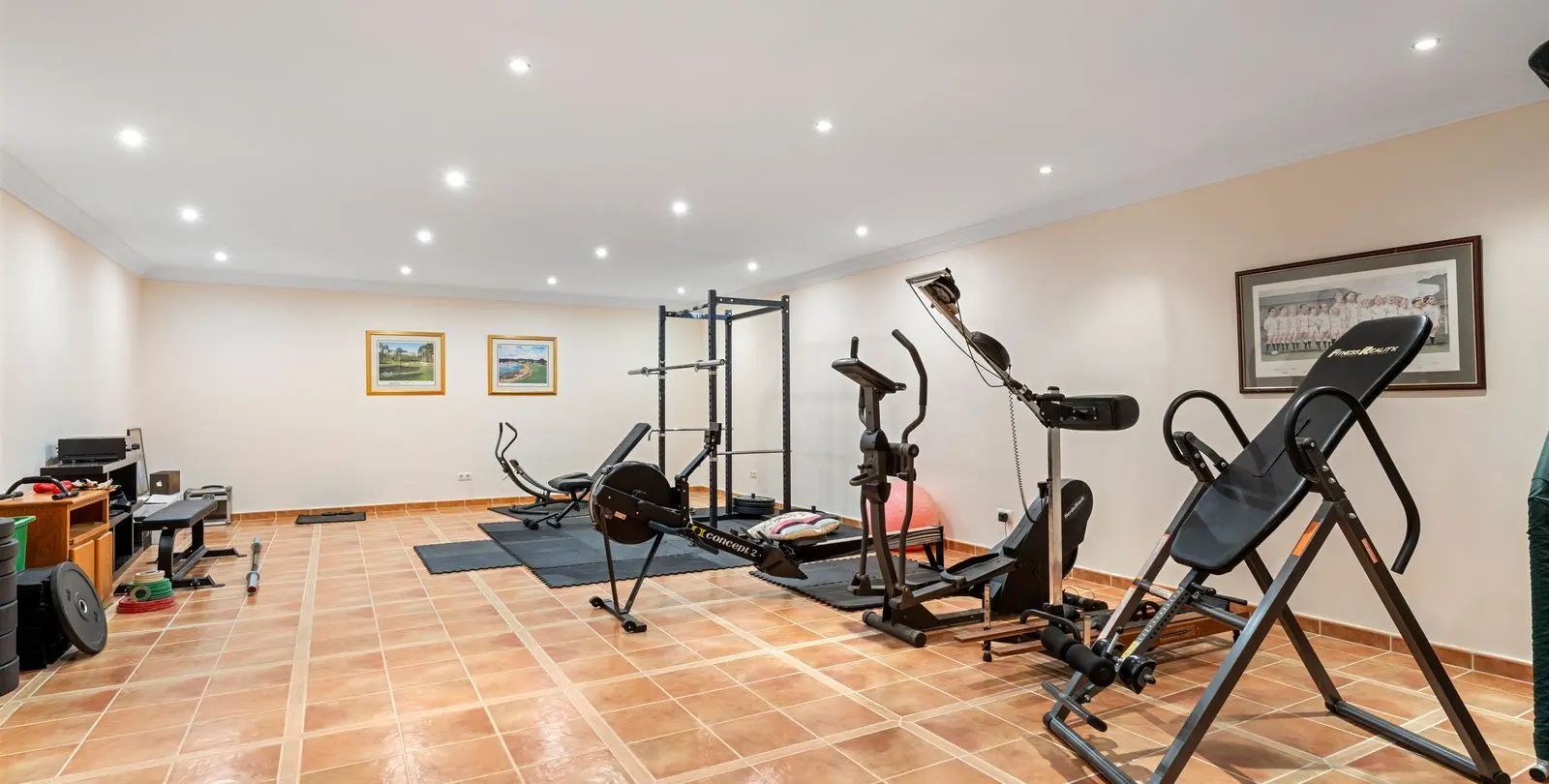 Sale of detached villa in Estepona 48