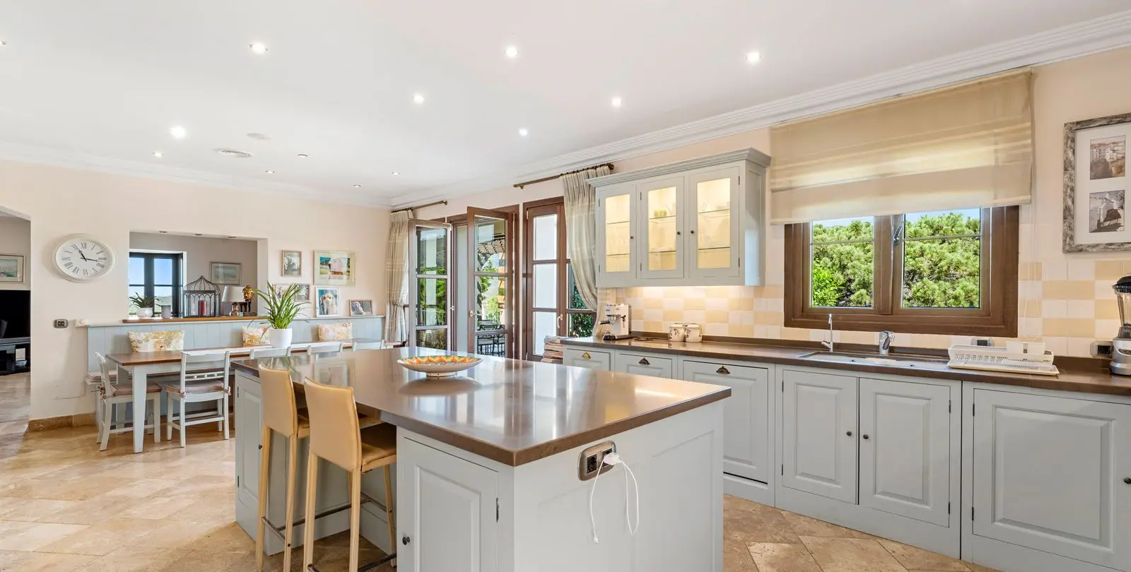 Sale of detached villa in Estepona 53