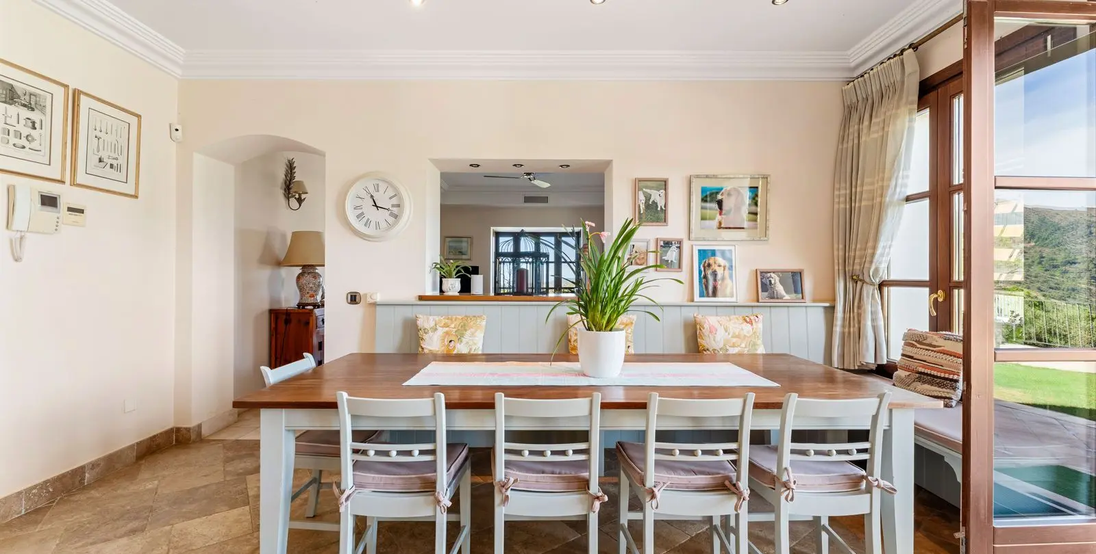 Sale of detached villa in Estepona 54