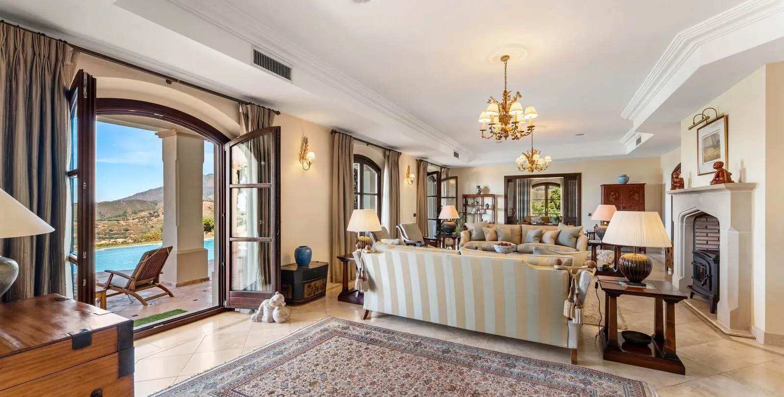 Sale of detached villa in Estepona 59