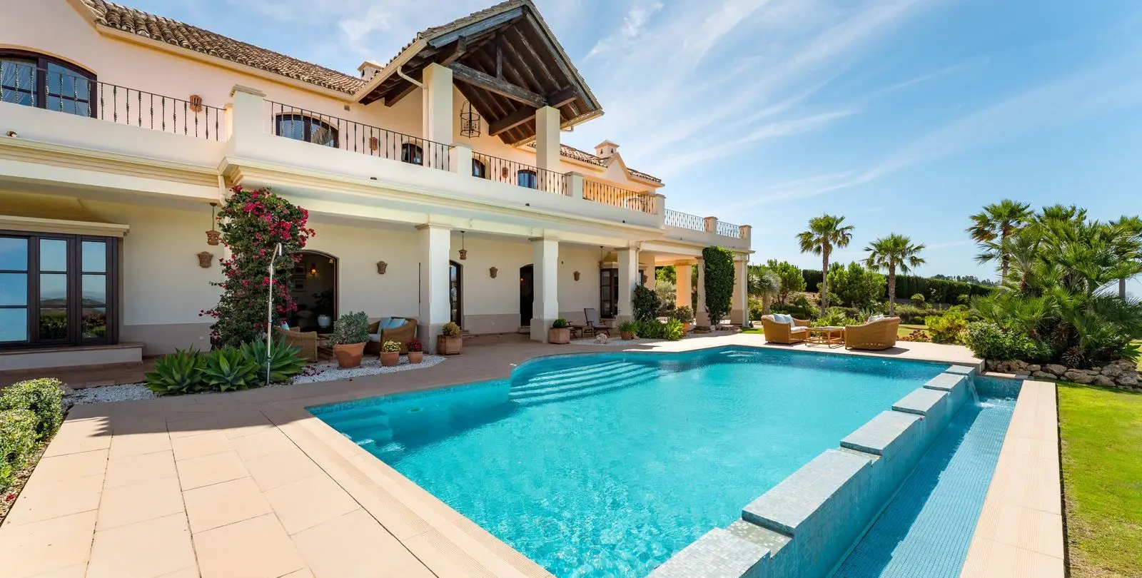 Sale of detached villa in Estepona 60
