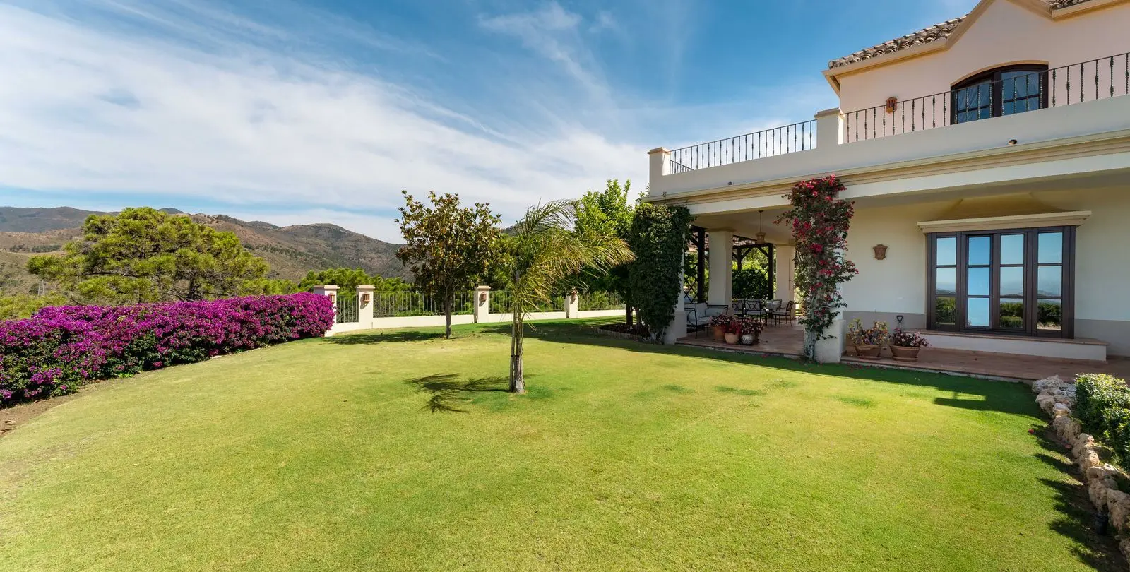 Sale of detached villa in Estepona 62