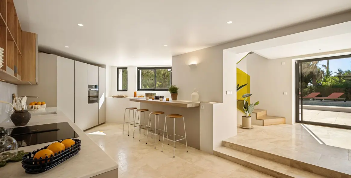 Venta de villa independiente en Nueva Andalucía 4