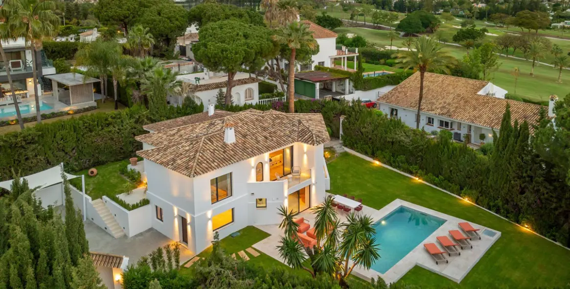 Venta de villa independiente en Nueva Andalucía 5