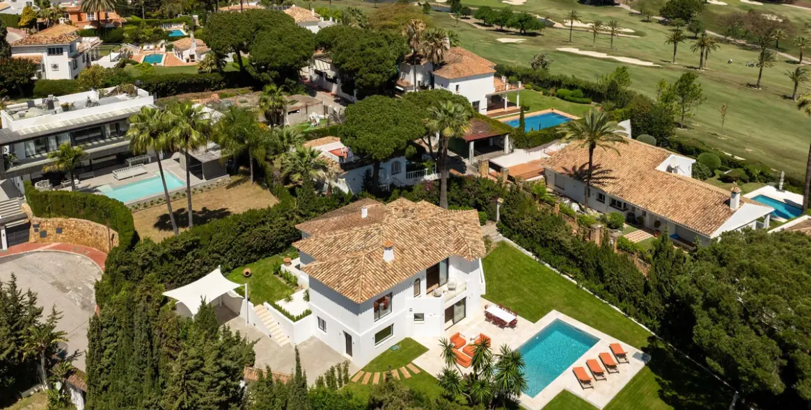 Venta de villa independiente en Nueva Andalucía 11