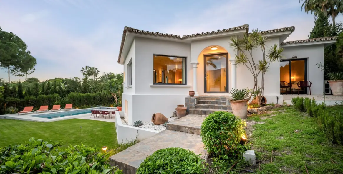 Venta de villa independiente en Nueva Andalucía 14