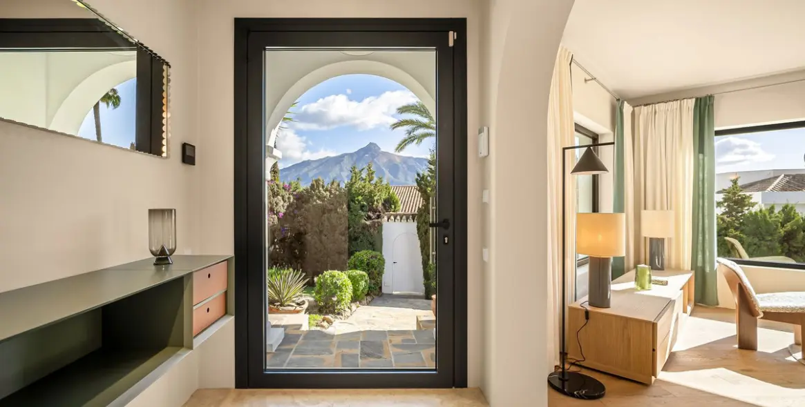 Venta de villa independiente en Nueva Andalucía 15