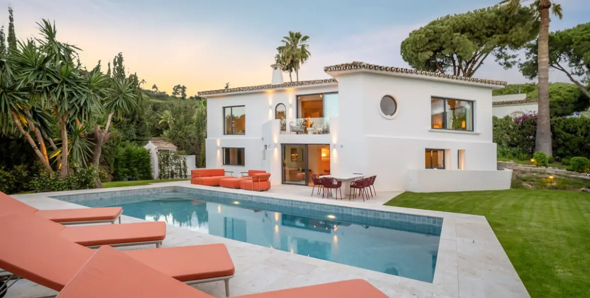 Venta de villa independiente en Nueva Andalucía 25