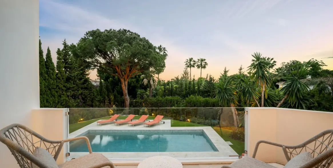 Venta de villa independiente en Nueva Andalucía 37