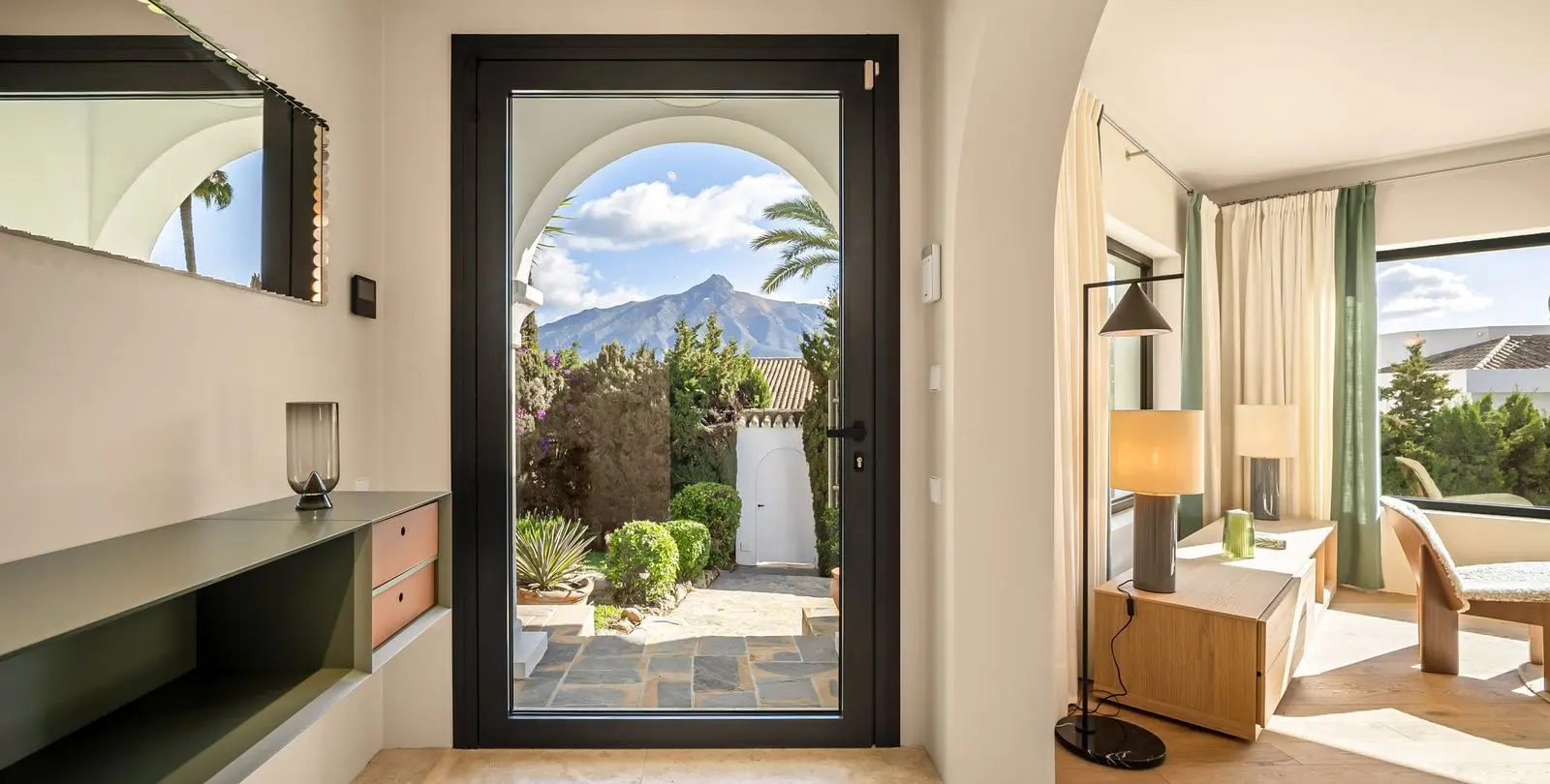 Sale of detached villa in Nueva Andalucía 15