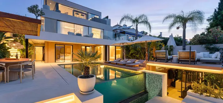 Venta de villa independiente en Nueva Andalucía 0