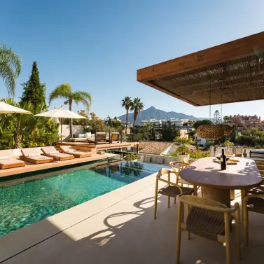 Venta de villa independiente en Nueva Andalucía