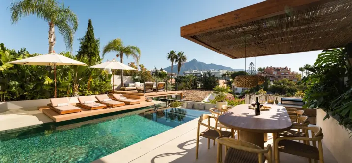 Venta de villa independiente en Nueva Andalucía 1