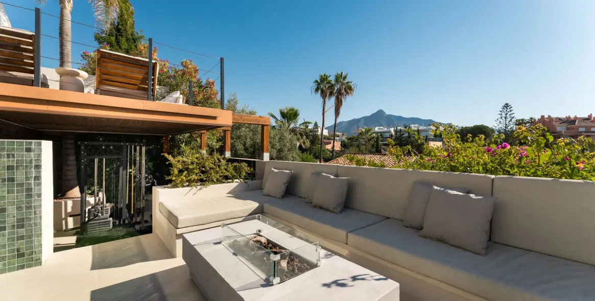 Venta de villa independiente en Nueva Andalucía 5