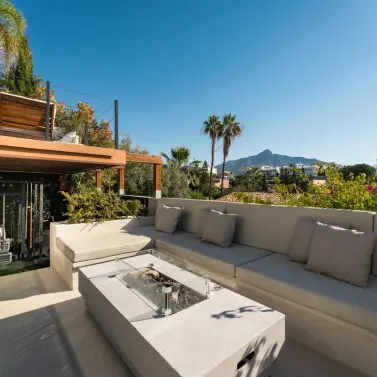 Venta de villa independiente en Nueva Andalucía