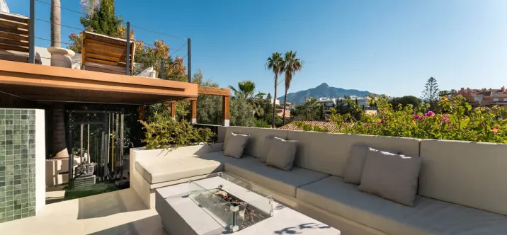 Venta de villa independiente en Nueva Andalucía 4
