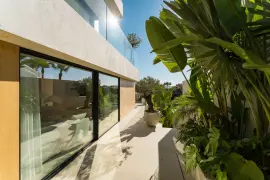 Image 9 thumb