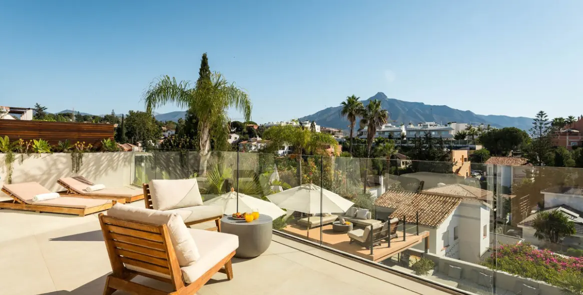 Venta de villa independiente en Nueva Andalucía 10