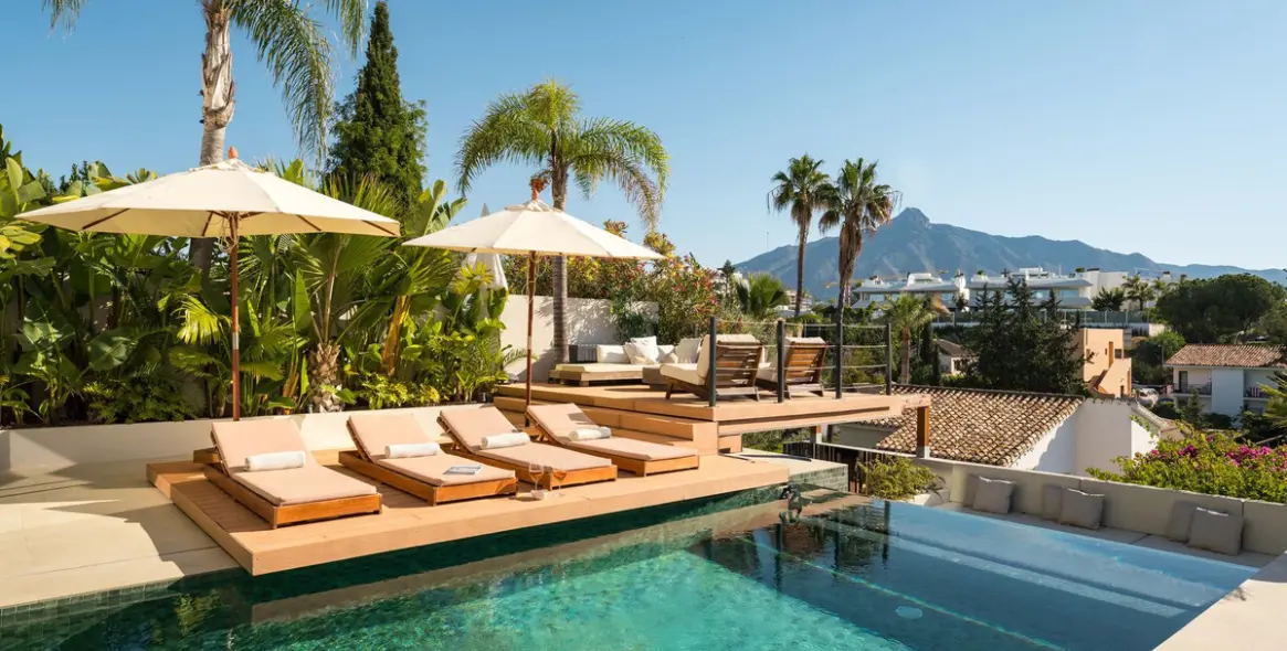 Venta de villa independiente en Nueva Andalucía 15