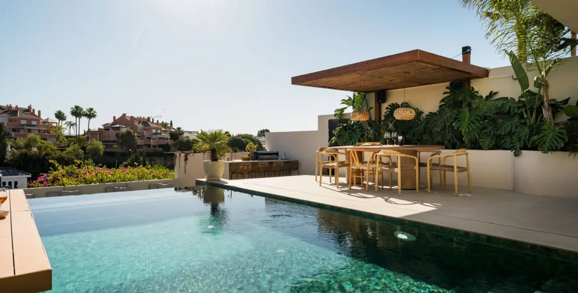 Venta de villa independiente en Nueva Andalucía 24