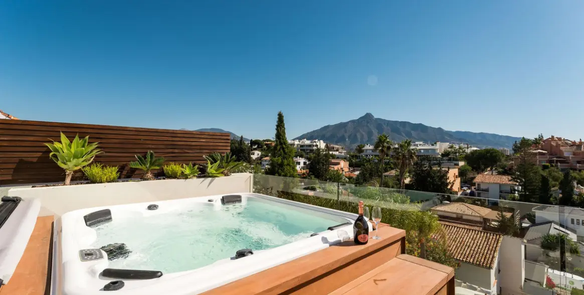 Venta de villa independiente en Nueva Andalucía 32