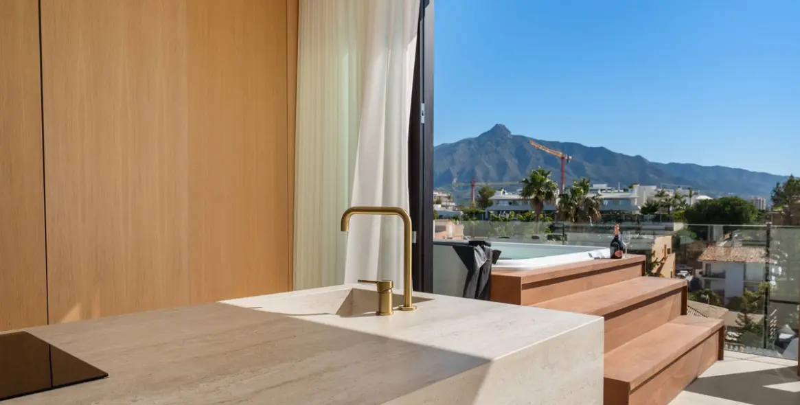Venta de villa independiente en Nueva Andalucía 34