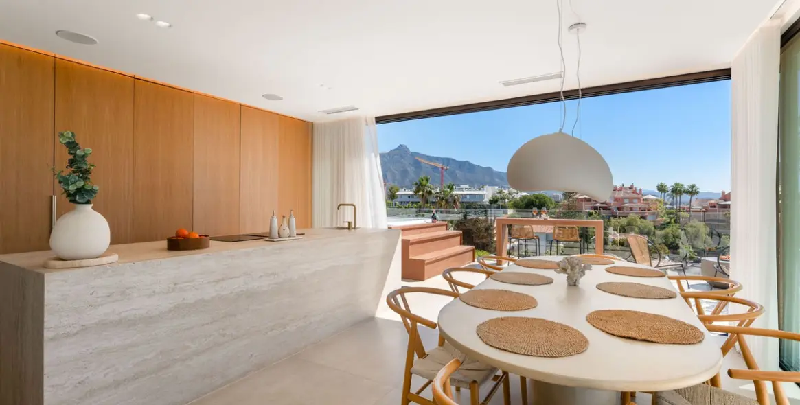 Venta de villa independiente en Nueva Andalucía 48