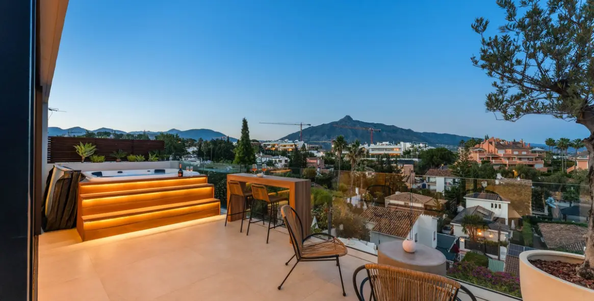 Venta de villa independiente en Nueva Andalucía 72