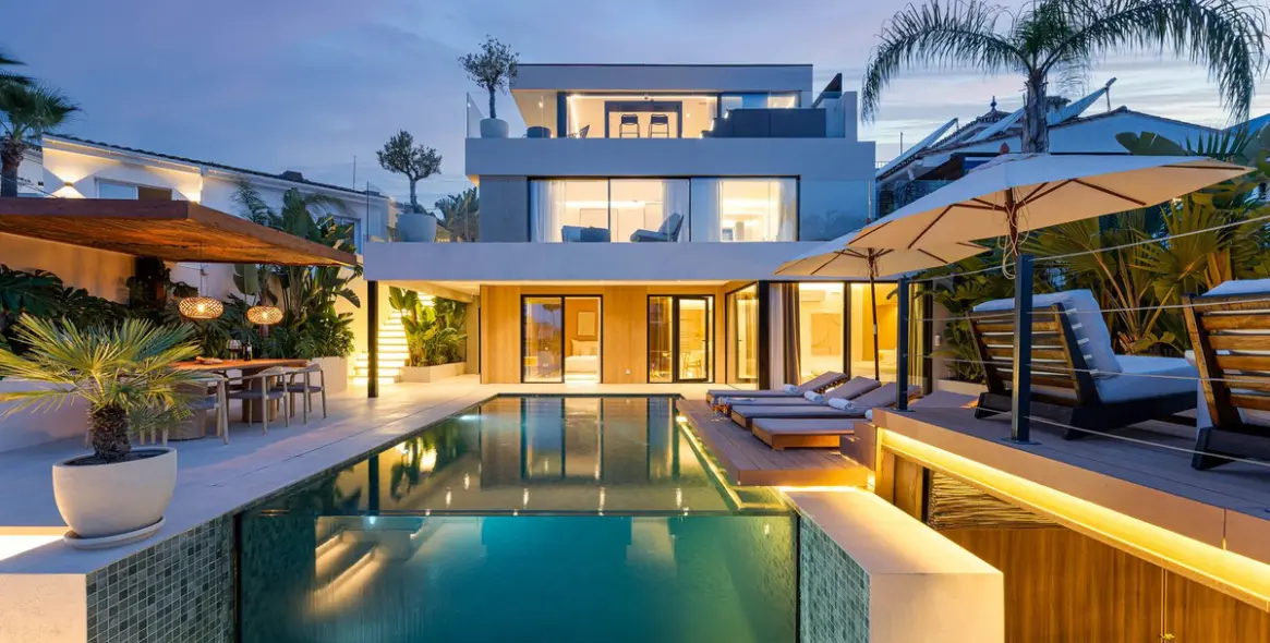 Venta de villa independiente en Nueva Andalucía 83