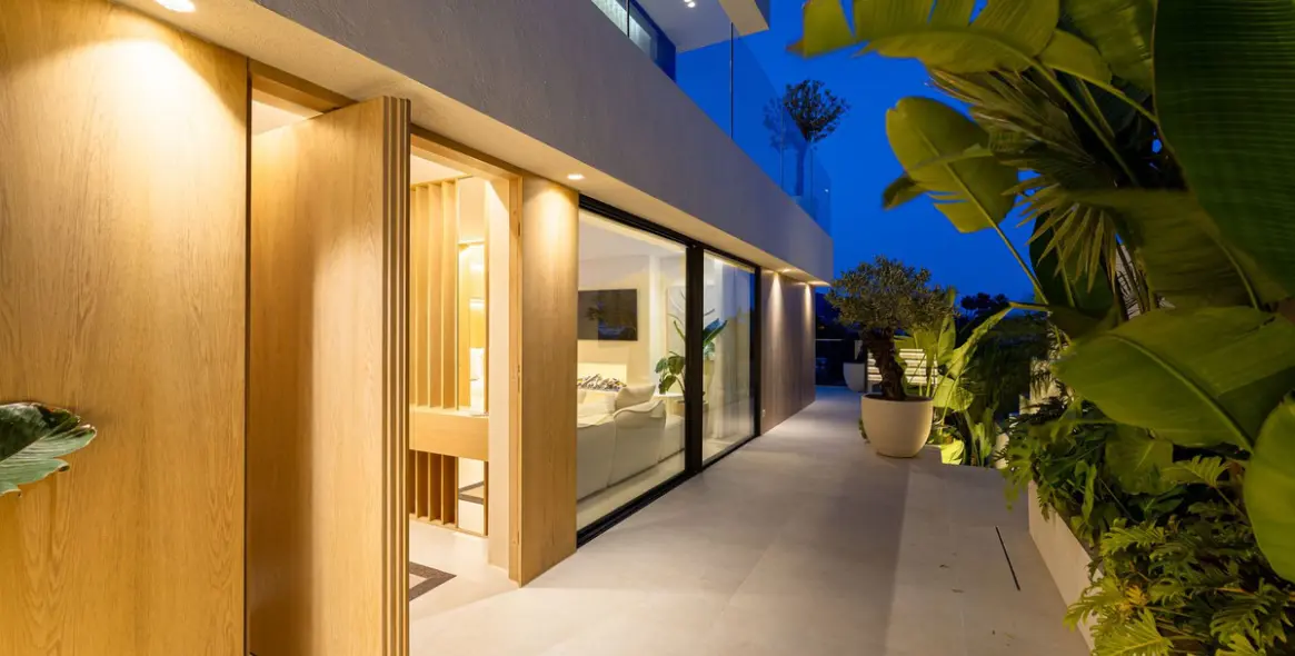 Venta de villa independiente en Nueva Andalucía 95