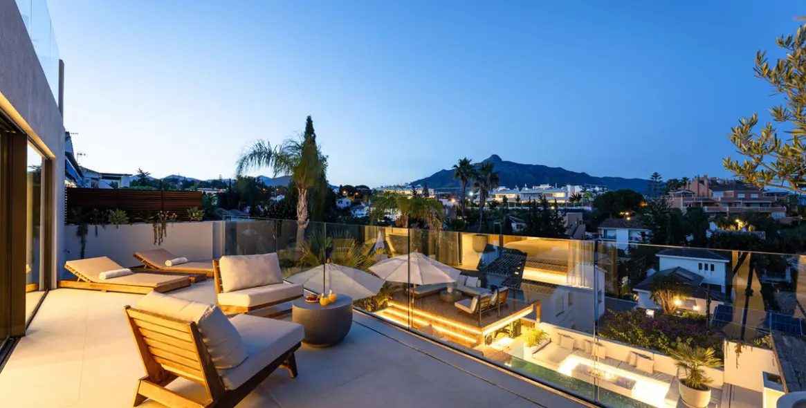 Venta de villa independiente en Nueva Andalucía 97