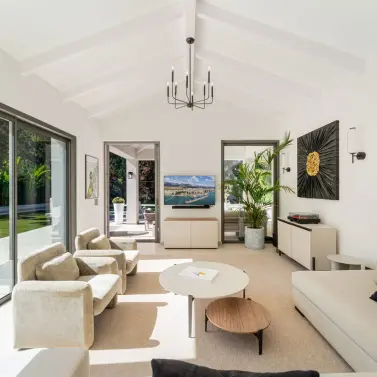 Venta de villa independiente en Nueva Andalucía