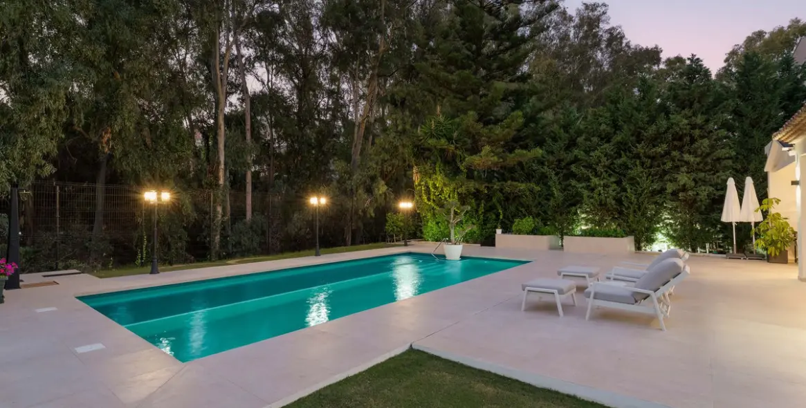 Venta de villa independiente en Nueva Andalucía 6