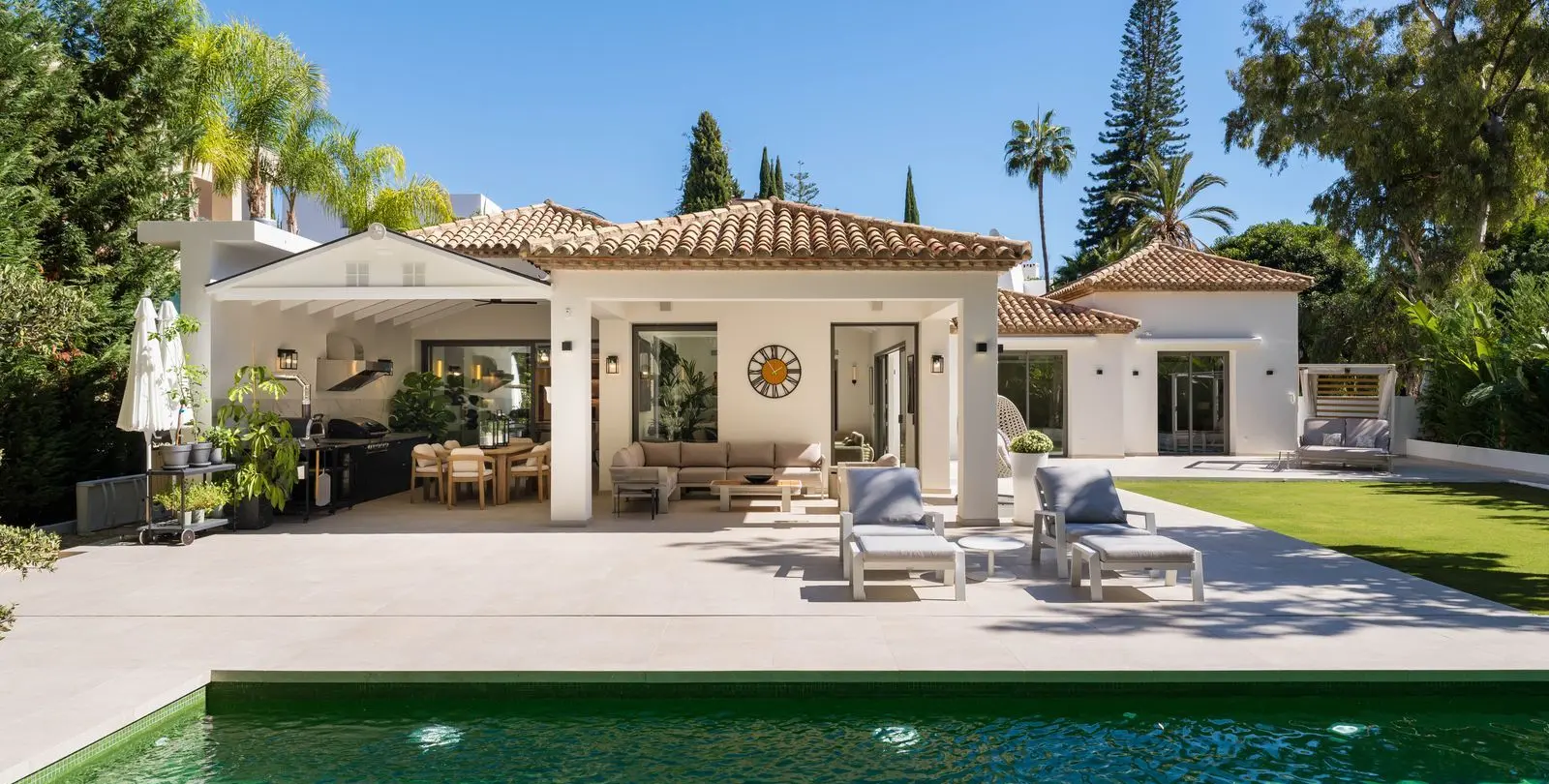 Venta de villa independiente en Nueva Andalucía 31