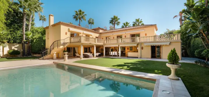 Sale of detached villa in Nueva Andalucía 0